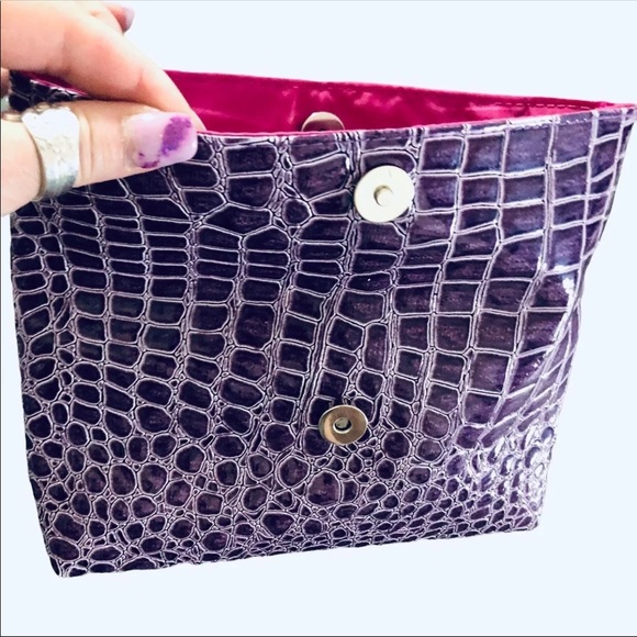 FAUX CROC CLUTCH GLOSSY PURPLE - Picture 5 of 12